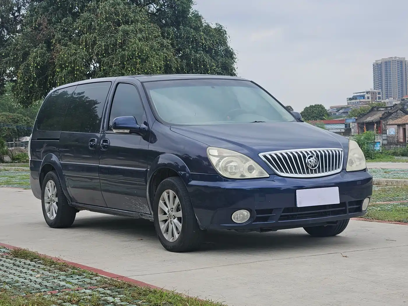 Photo 3 - Buick GL8