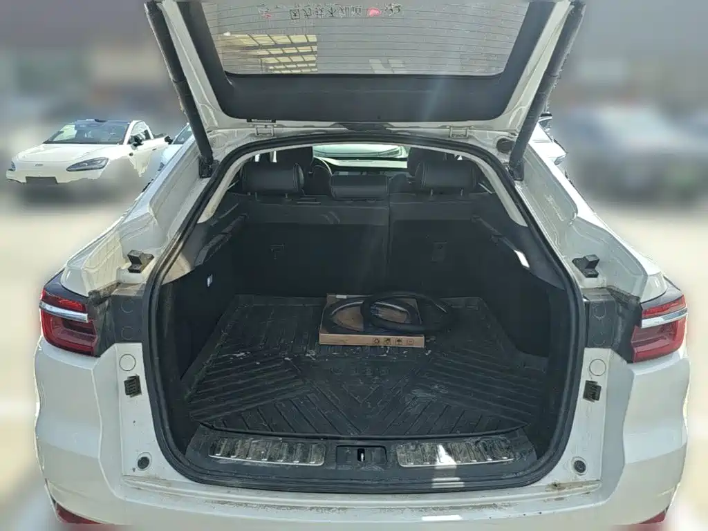 Photo 24 - Changan CS85
