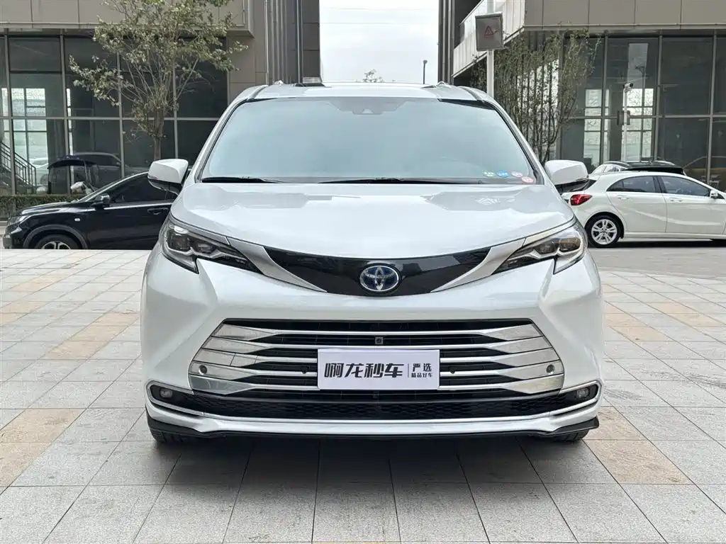 Toyota Sienna 2021 2.5L Hybrid Platinum Edition фото 5