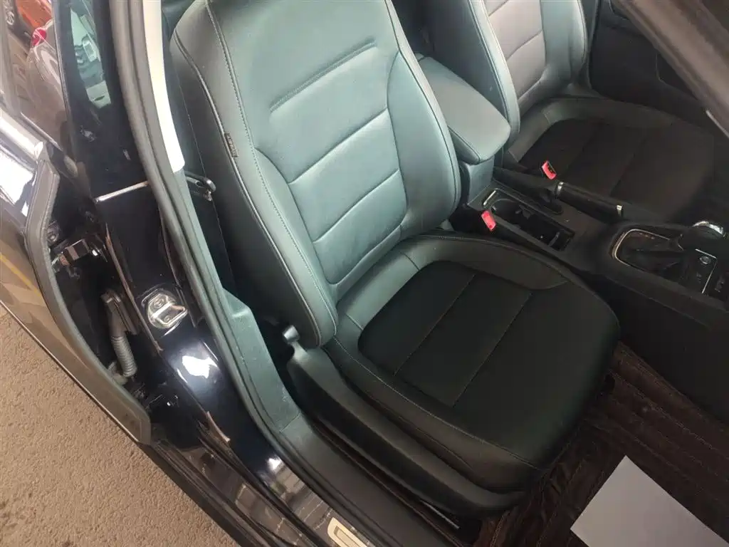 Volkswagen Sagitar 2018 280TSI DSG Spark Edition фото 25