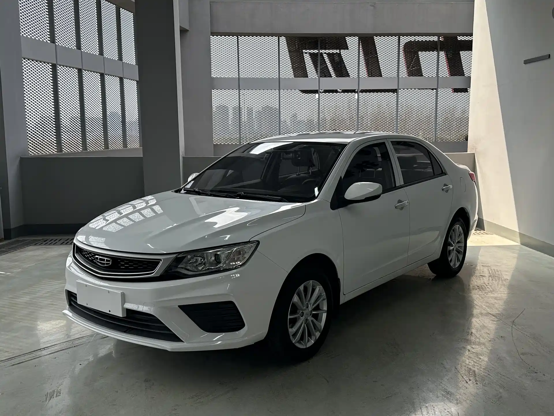 Фото 2 - Geely Vision