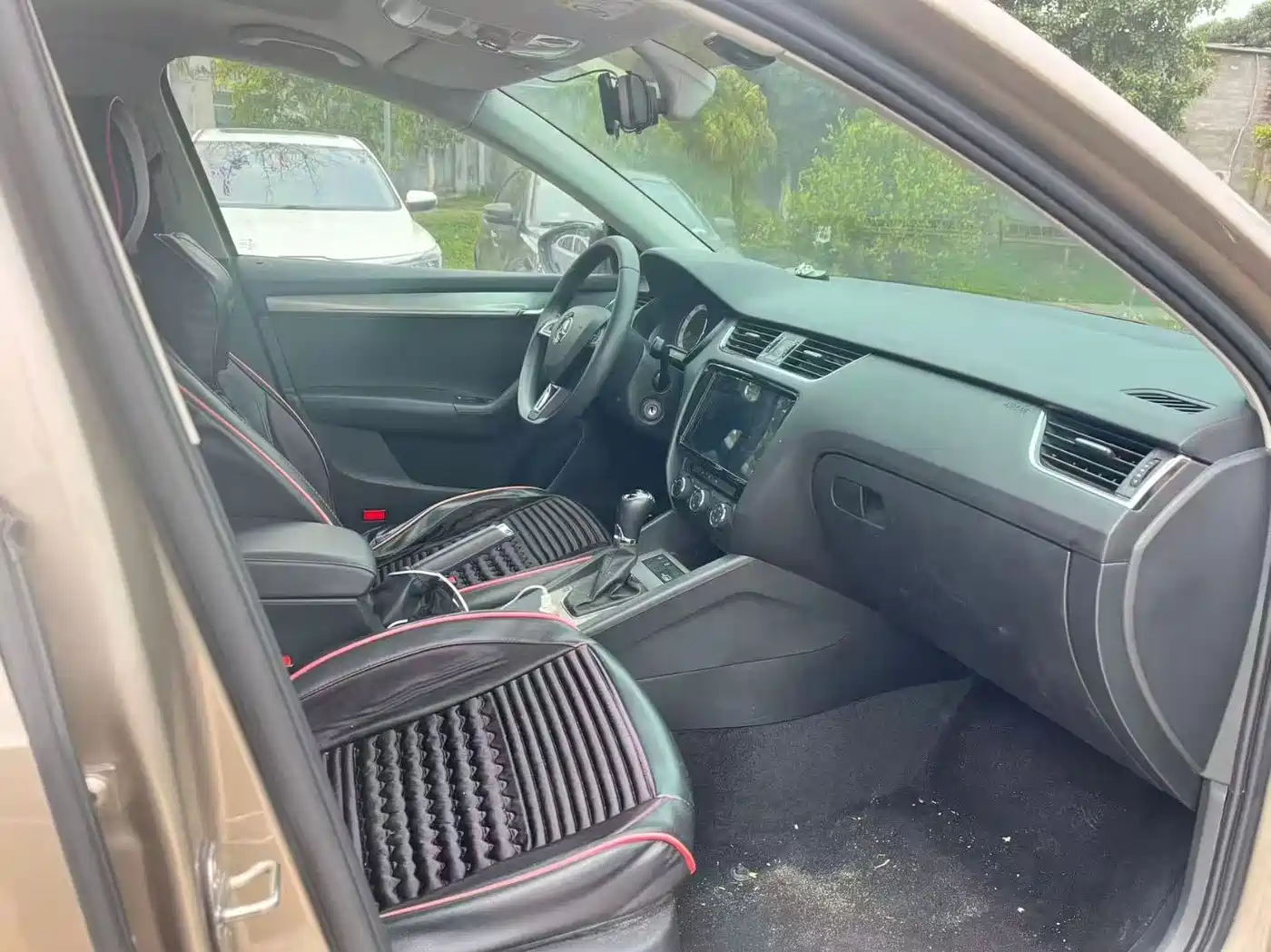 Škoda Octavia 2019 TSI280 DSG Smart Drive Luxury Edition China VI фото 7