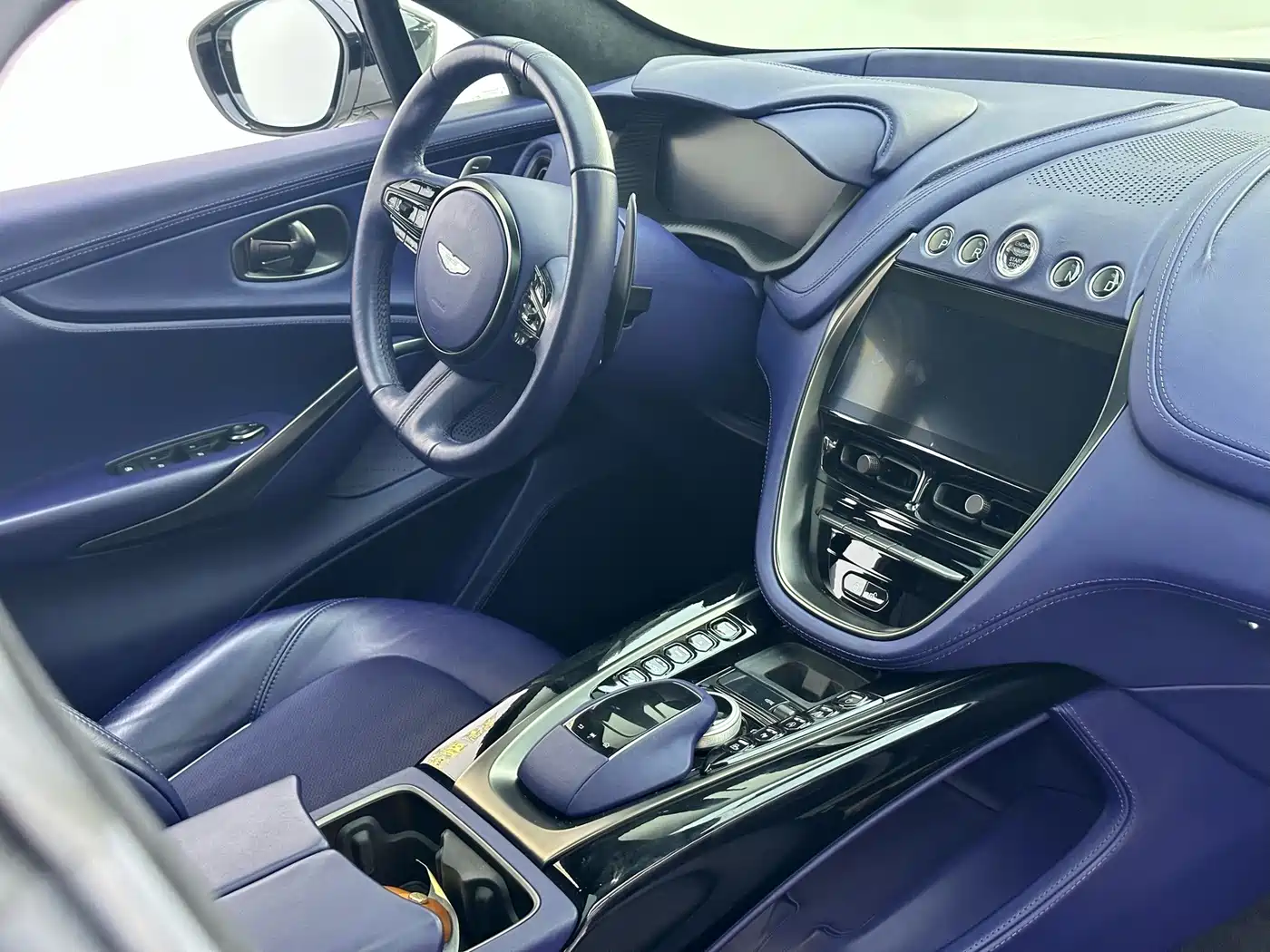 Aston Martin DBX 2022 2020 4.0T V8