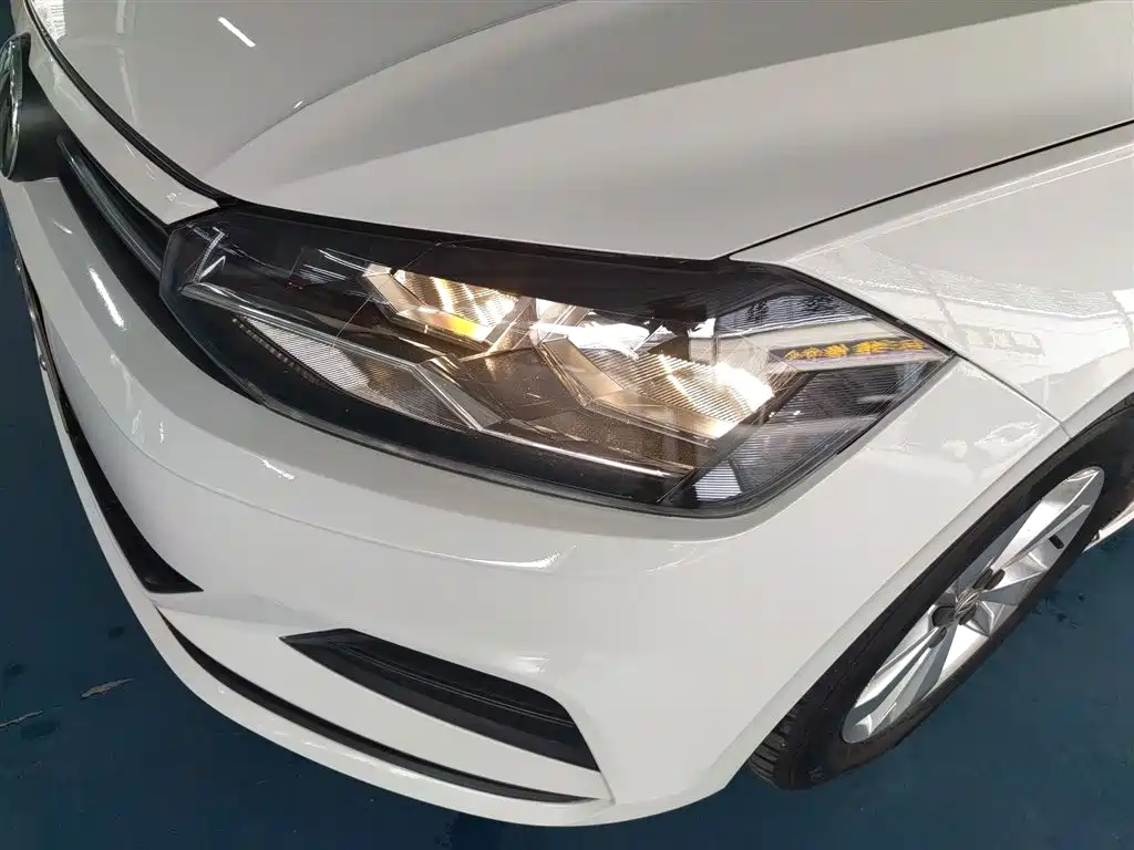 Volkswagen Polo 2019 Plus 1.5L Automatic Panorama Enjoyment Edition фото 24