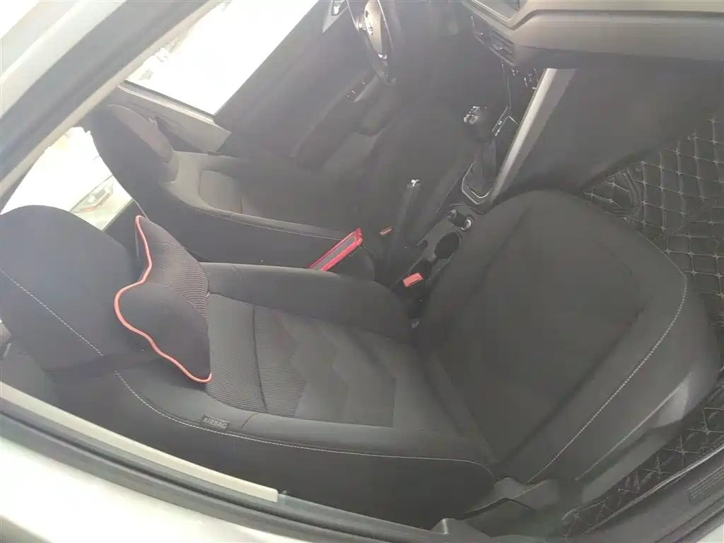 Volkswagen Polo 2019 Plus 1.5L Automatic Panorama Enjoyment Edition фото 25