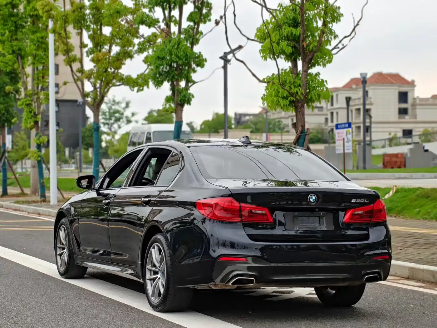 BMW 5 Series 2018 525Li M Sport Package фото 4