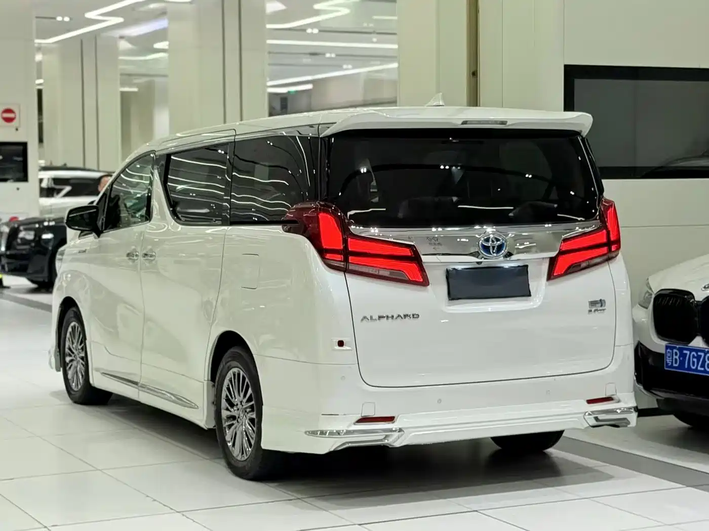 Toyota Alphard 2020 Hybrid 2.5L Luxury Edition фото 8