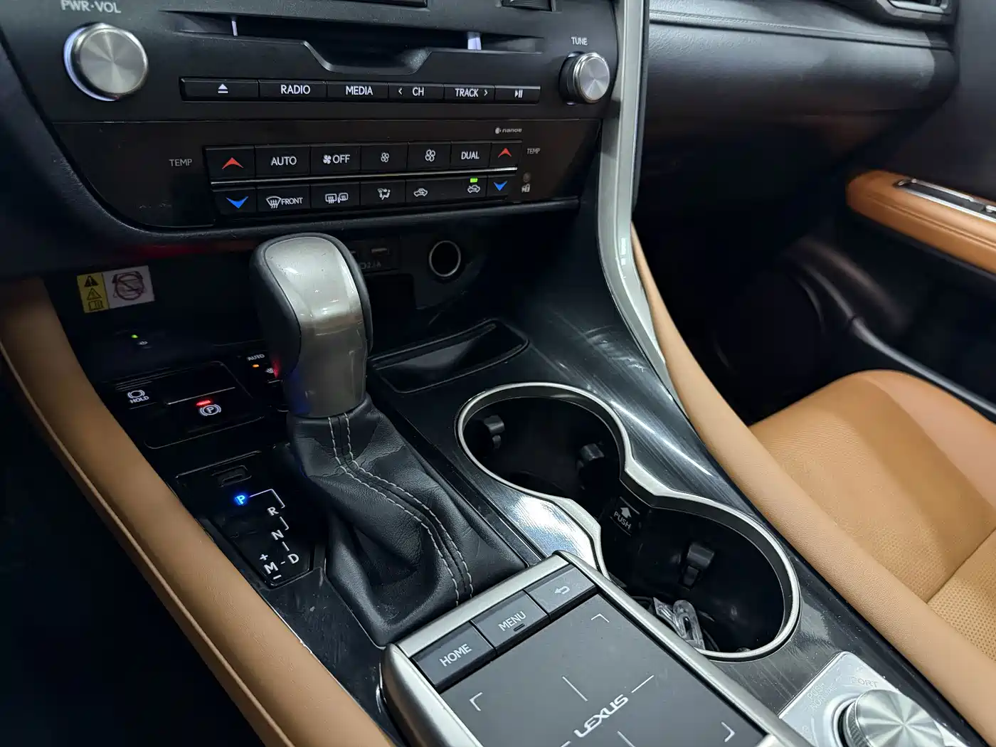 Фото 16 - Lexus RX