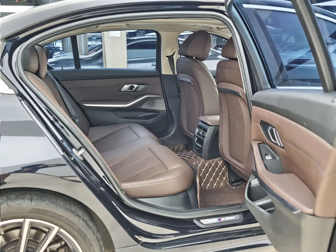 BMW 3 Series 2023 320Li M Sport Package фото 6