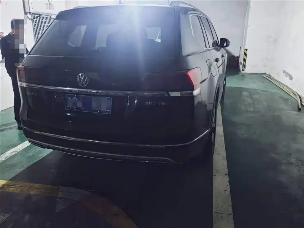 Volkswagen Teramont 2020 380TSI 4WD Luxury Edition China VI фото 4
