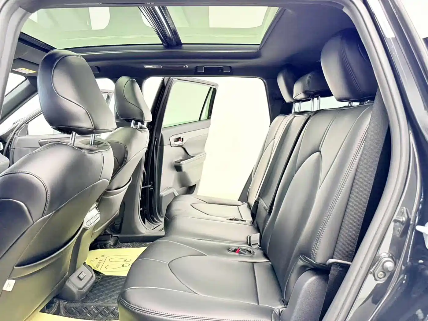 Toyota Crown Kluger 2023 2.5L HEV AWD Premium Edition фото 9