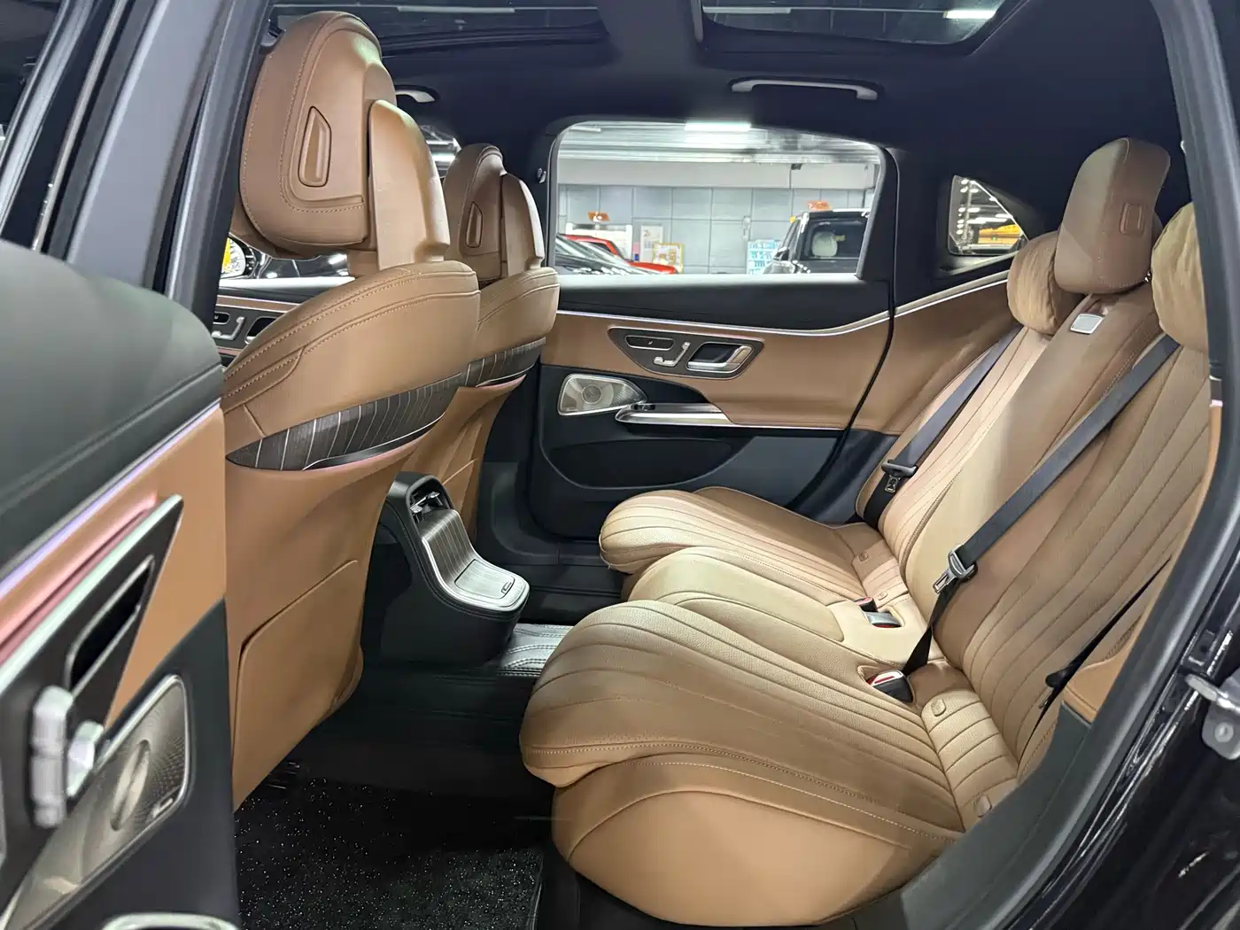 Mercedes-Benz E-Class 2024 Model E 300 L Luxury фото 14
