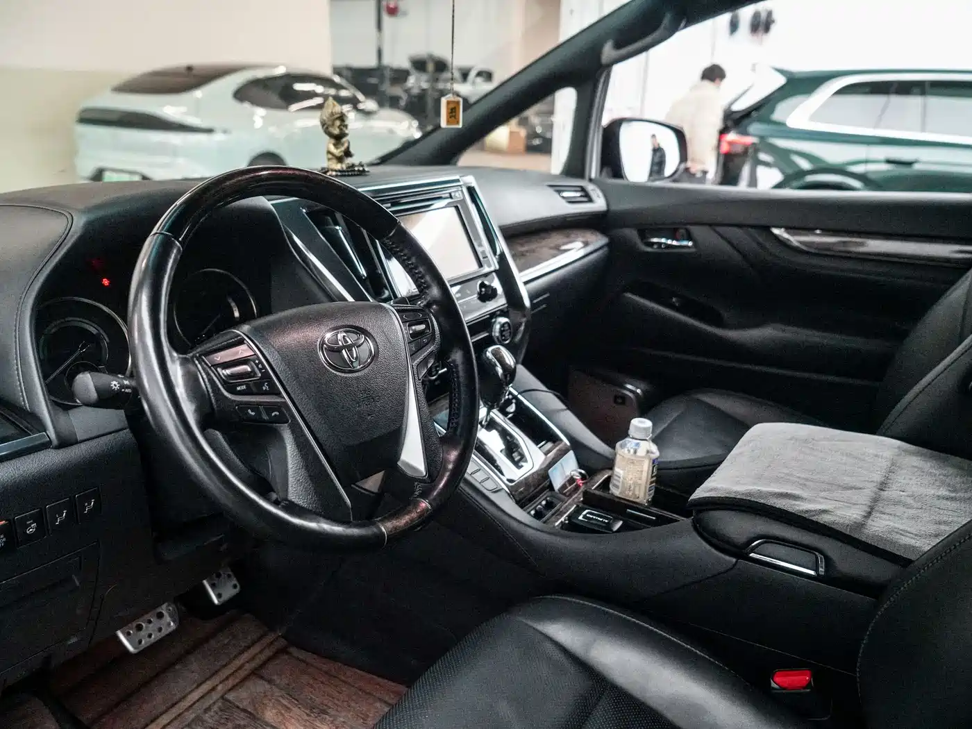 Toyota Alphard 2019 Hybrid 2.5L Premium Edition фото 10