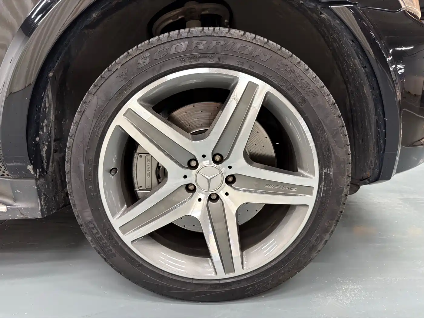 Mercedes-Benz M-Class AMG 2011 AMG ML 63 фото 16