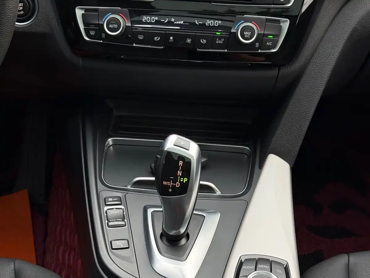 BMW 3 Series GT 2017 320i Fashion фото 27