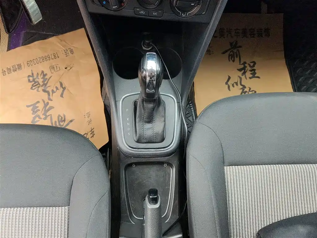 Volkswagen Polo 2016 1.4L Automatic Trend фото 14