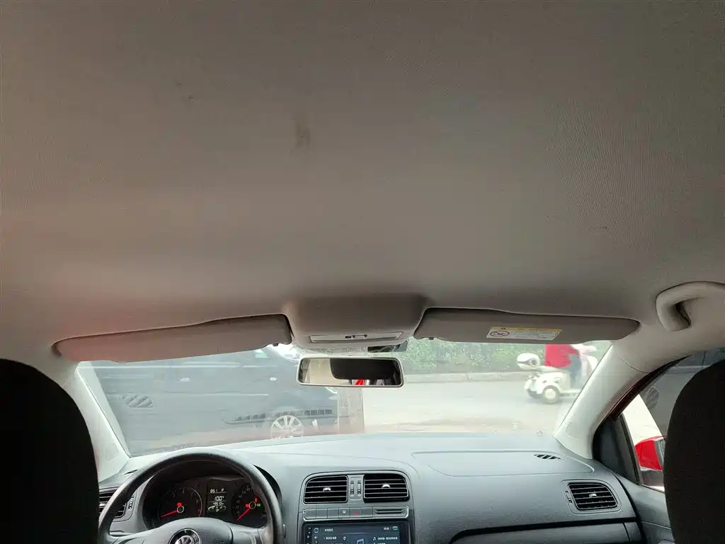 Volkswagen Polo 2016 1.4L Automatic Trend фото 18