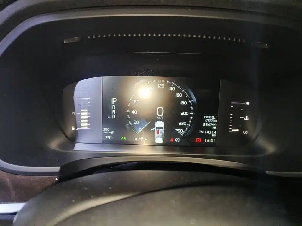 صورة 15 - Volvo S90