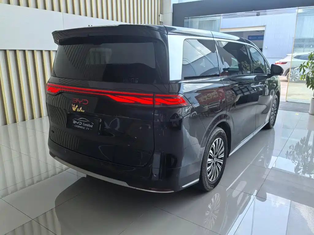 BYD Xia 2025 2025 DM-i 1.5T 180km Surpass Edition