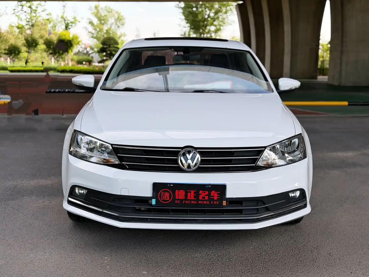 Volkswagen Sagitar 2018 1.6L Automatic Comfort фото 2