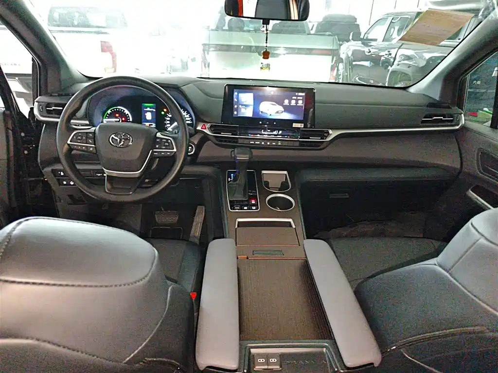 TOYOTA GREVIA