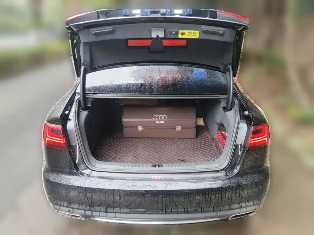 Фото 5 - Audi A6L