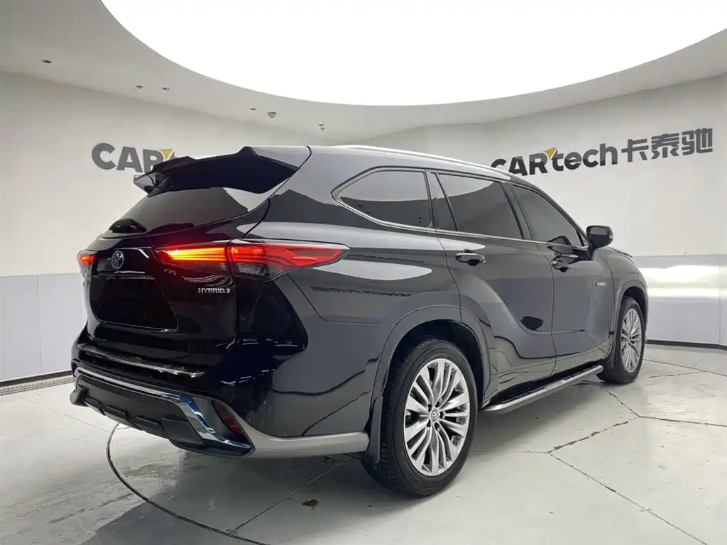 TOYOTA HIGHLANDER