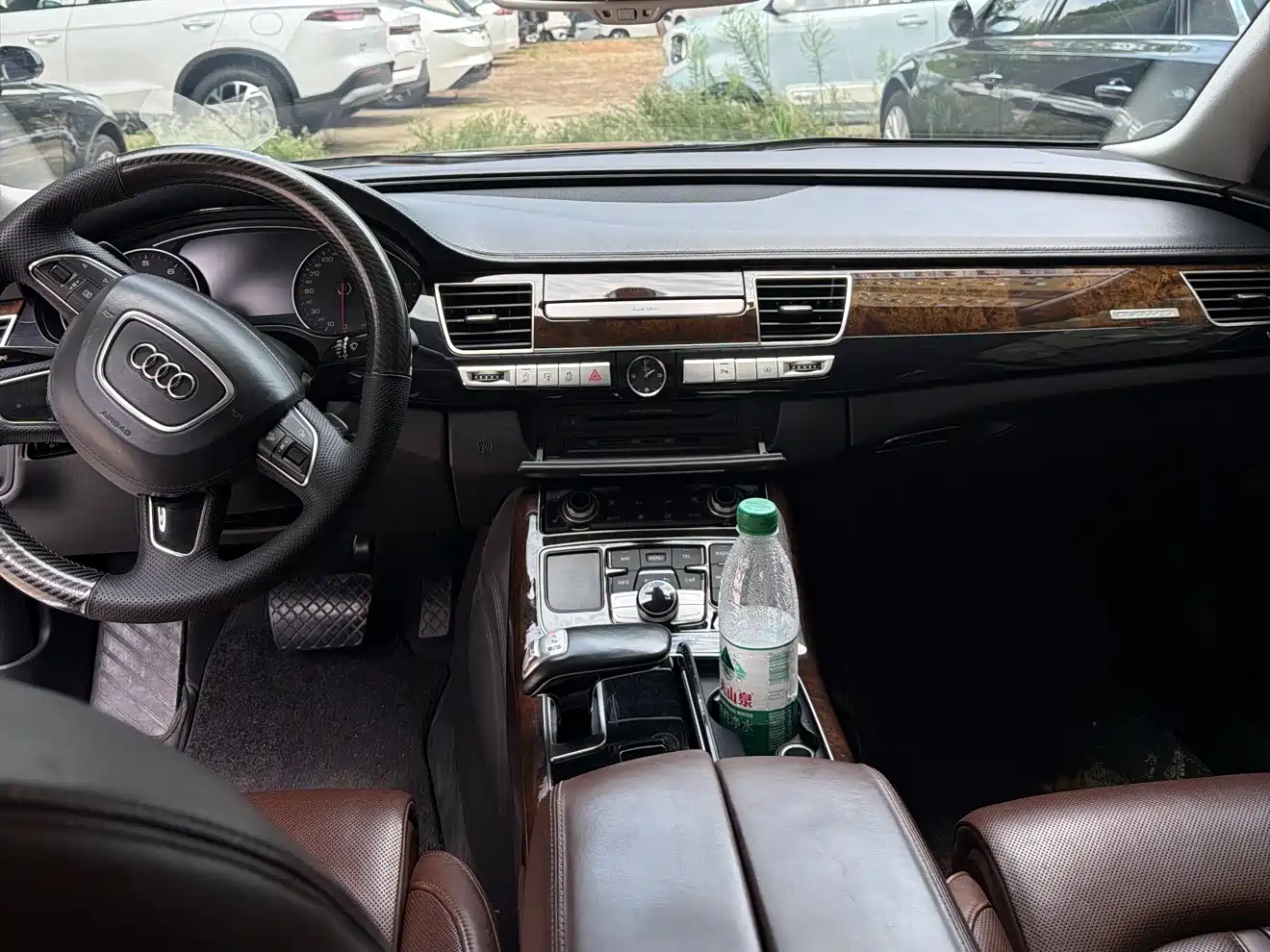 Фото 10 - Audi A8