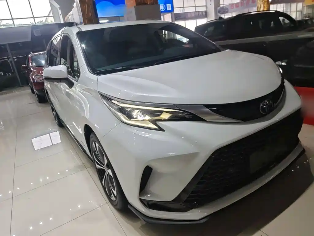 Toyota Granvia 2023 2022 2.5L Hybrid Noble Edition