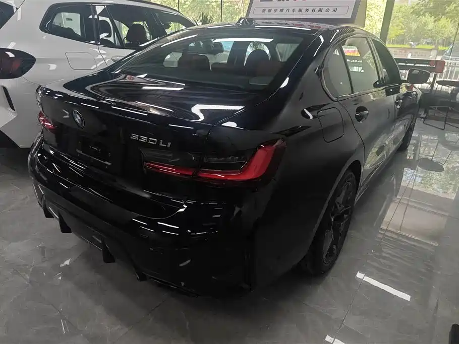 BMW 3 Series 2024 330Li M Sport Shadowline Package фото 3