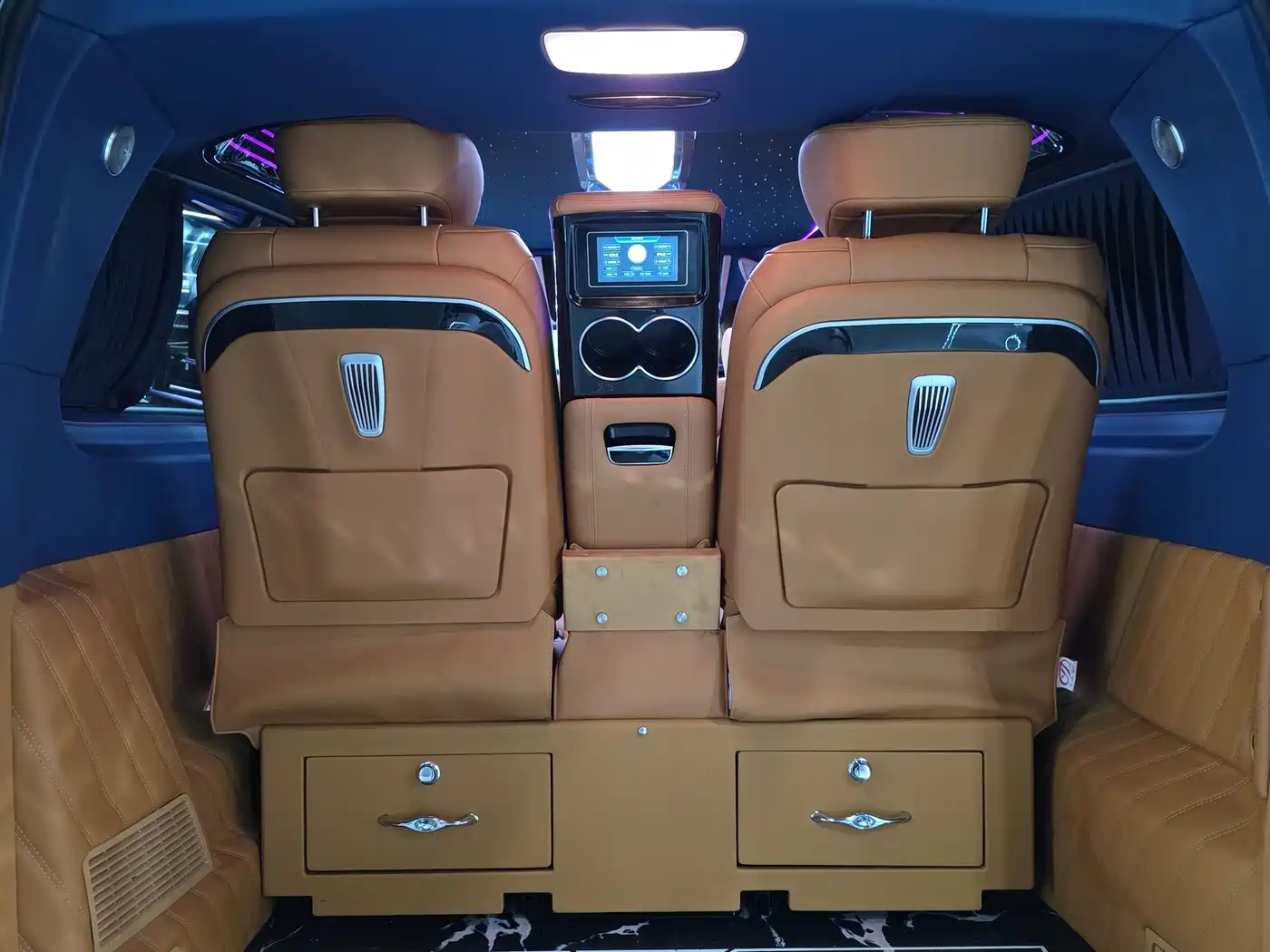 Mercedes-Benz Vito 2023 2.0T Business 7-Seater фото 16