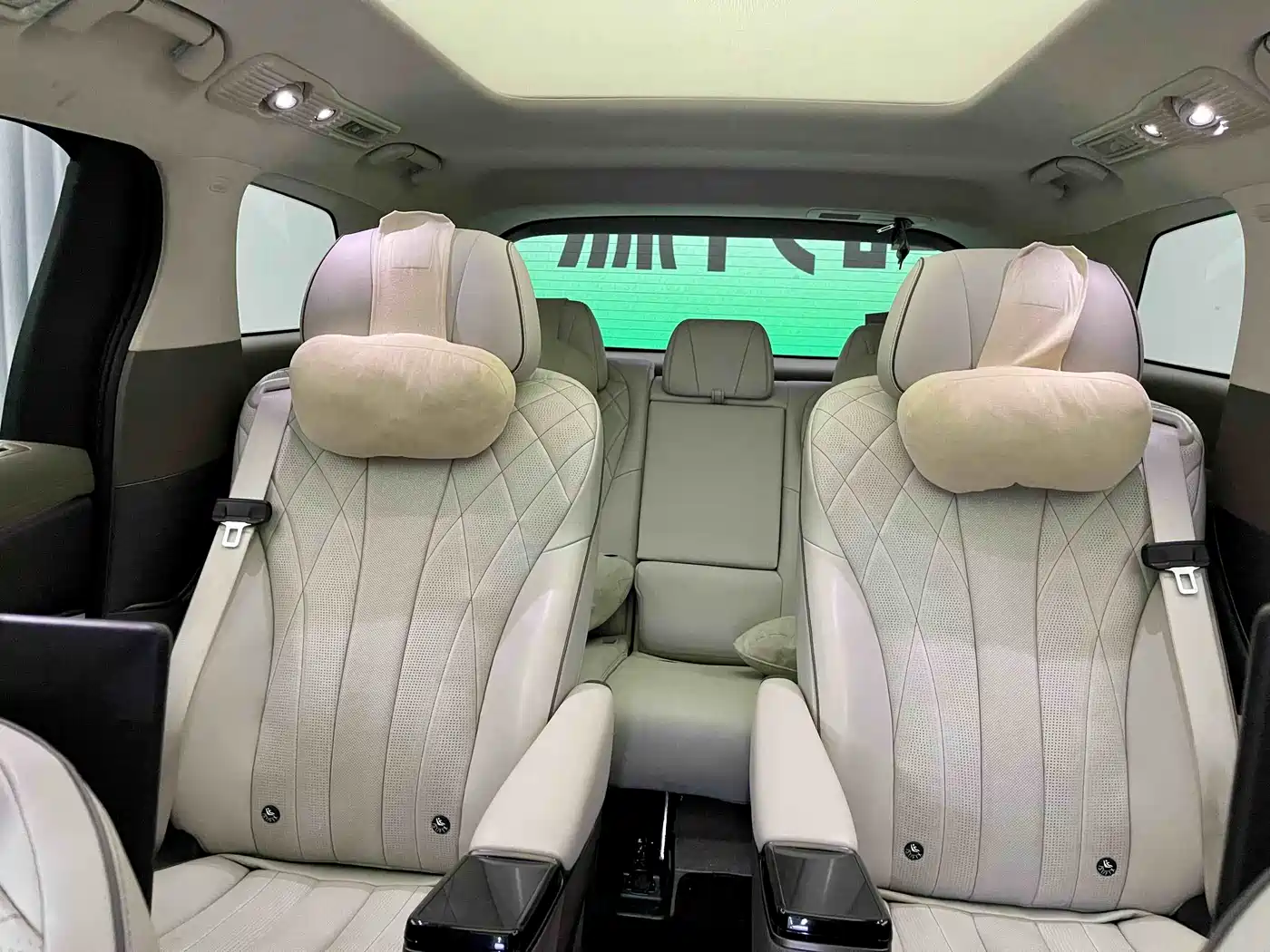 Denza D9 2022 DM-i 970 All-Wheel Drive Honor Edition фото 10