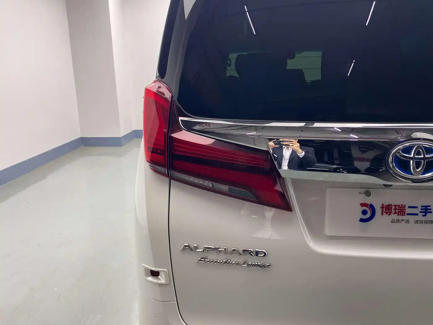 Toyota Alphard 2019 Hybrid 2.5L Premium Edition фото 13