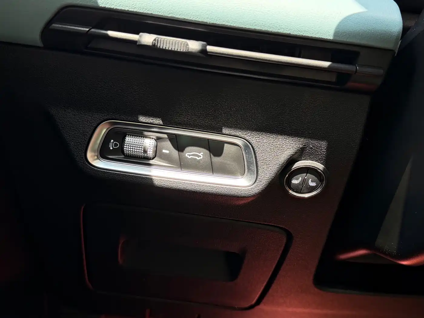 Geely Emgrand S 2022 2022 1.4T CVT Crossover Player