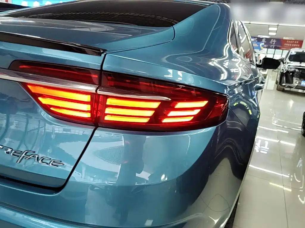 Фото 8 - Geely Preface