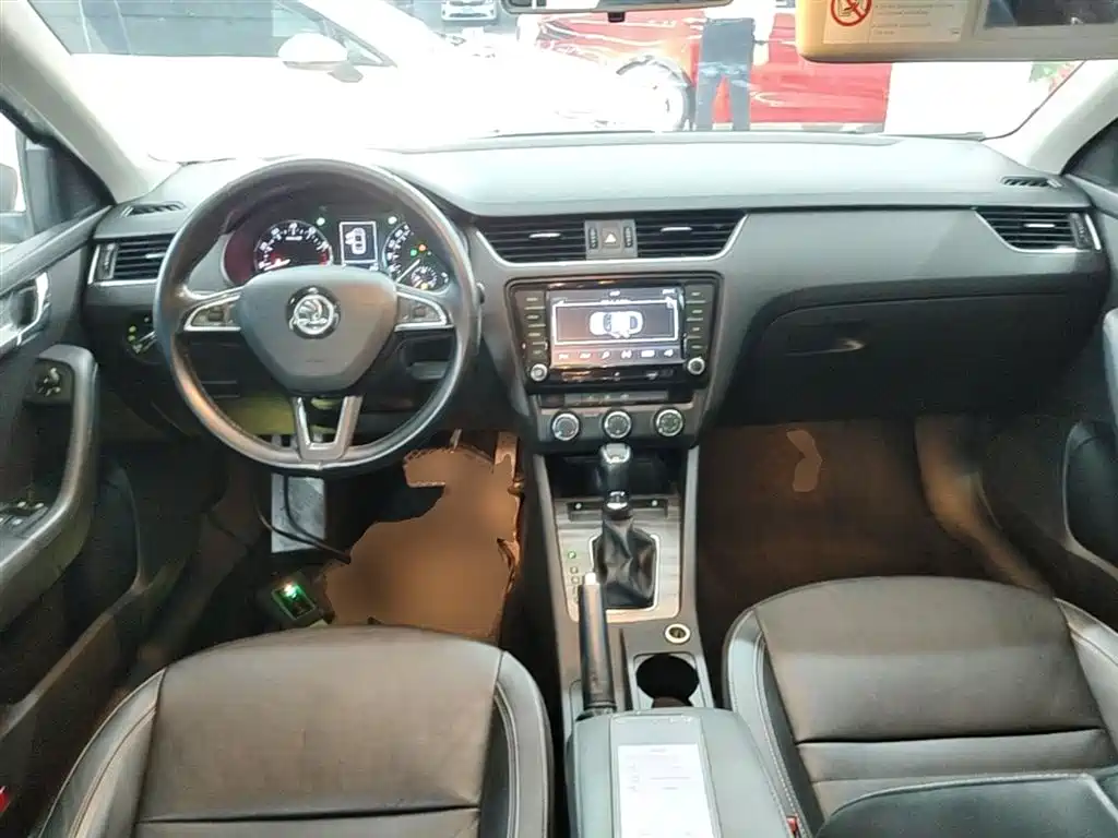 Škoda Octavia 2017 1.6L Automatic Smart Edition фото 10