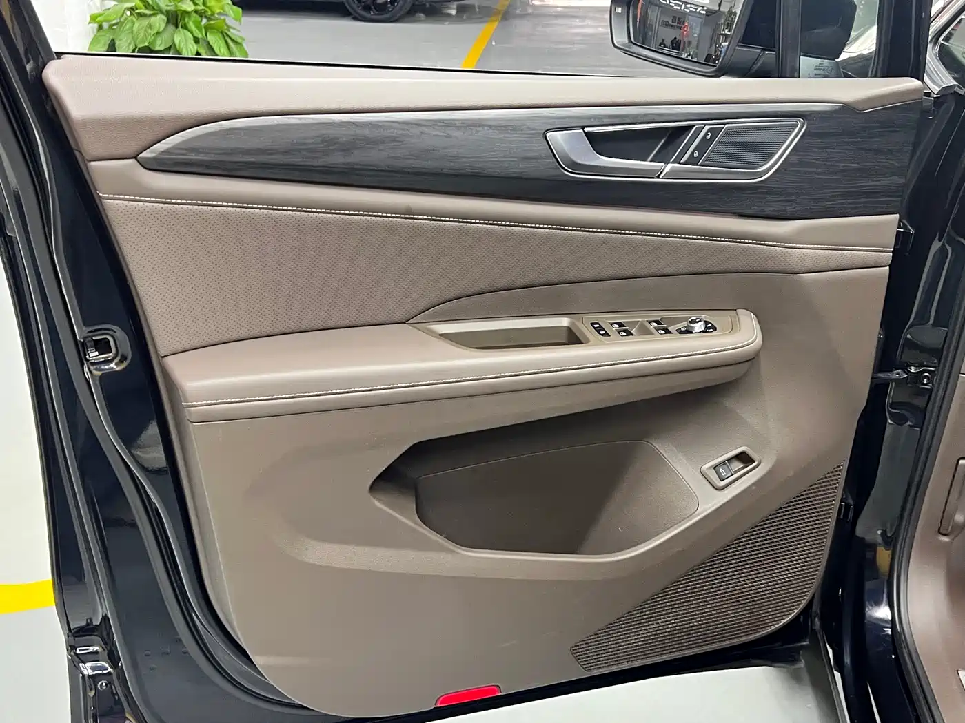 Volkswagen Viloran 2023 330TSI Luxury Edition фото 23