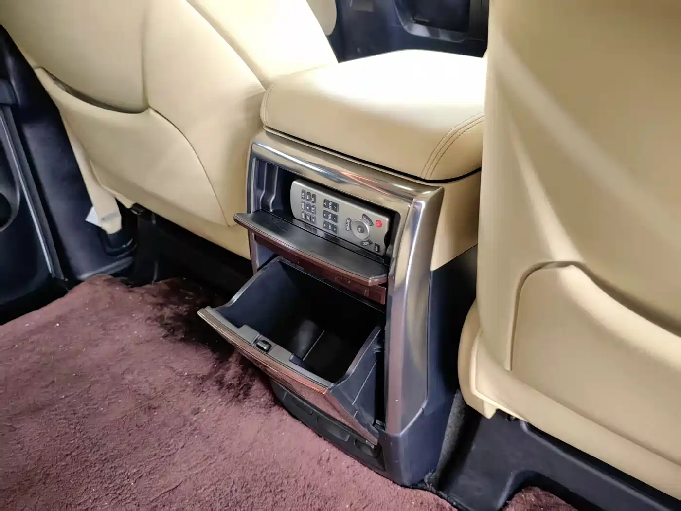 Toyota Alphard 2018 3.5L Luxury фото 14