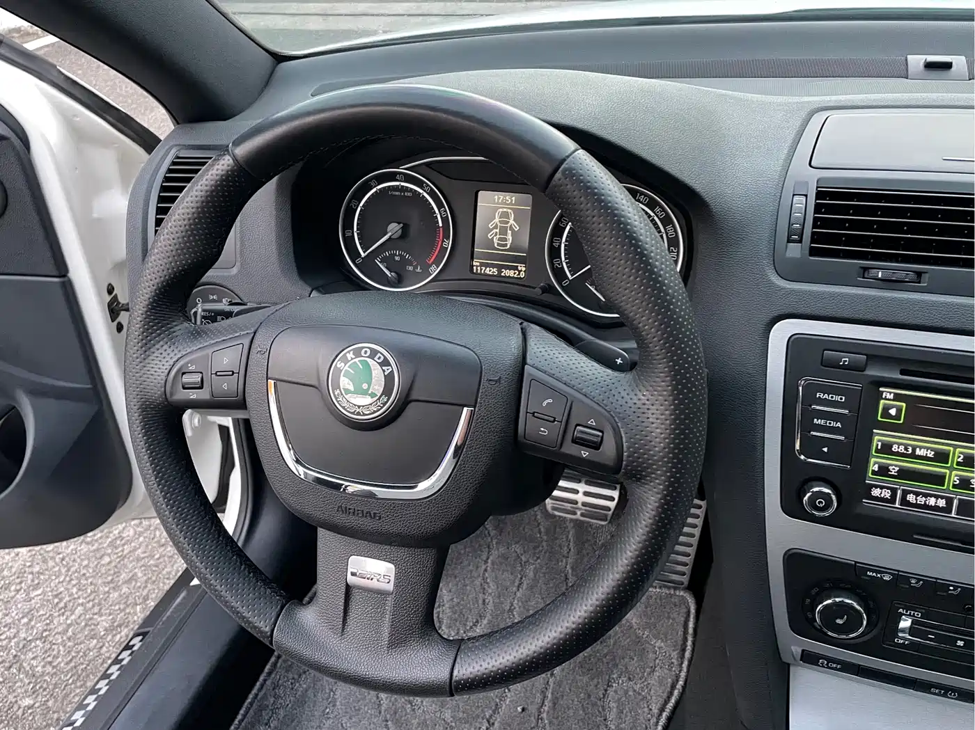 Škoda Octavia 2010 2.0TSI RS фото 9