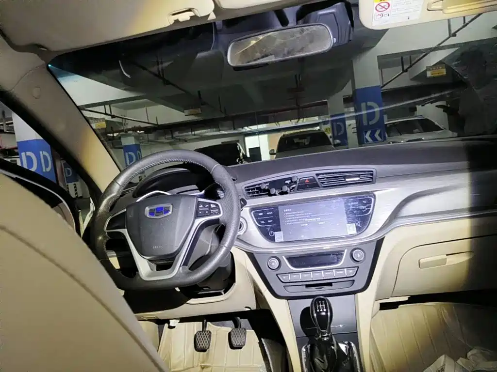 Фото 11 - Geely Emgrand