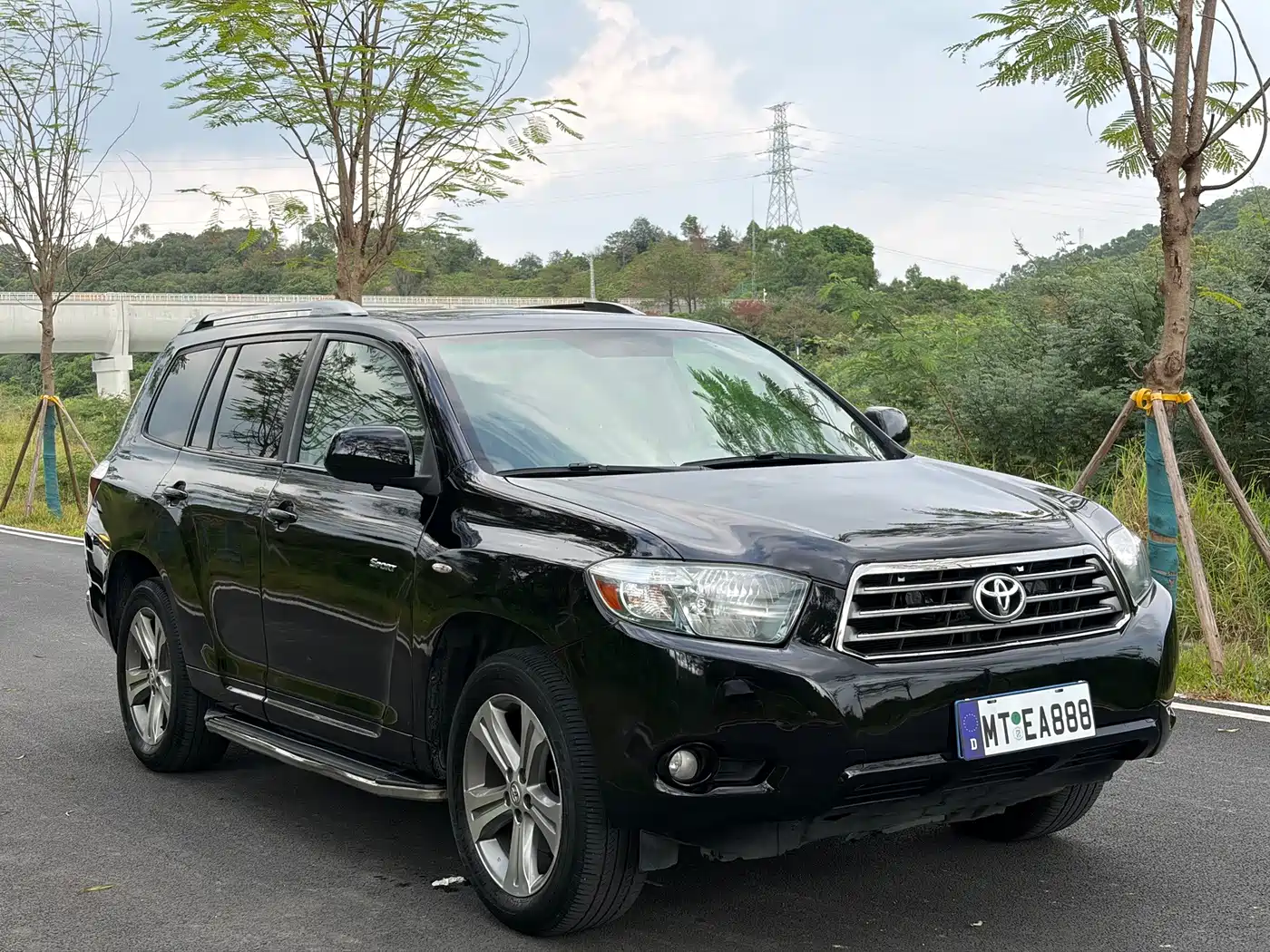 Photo 3 - Toyota Highlander