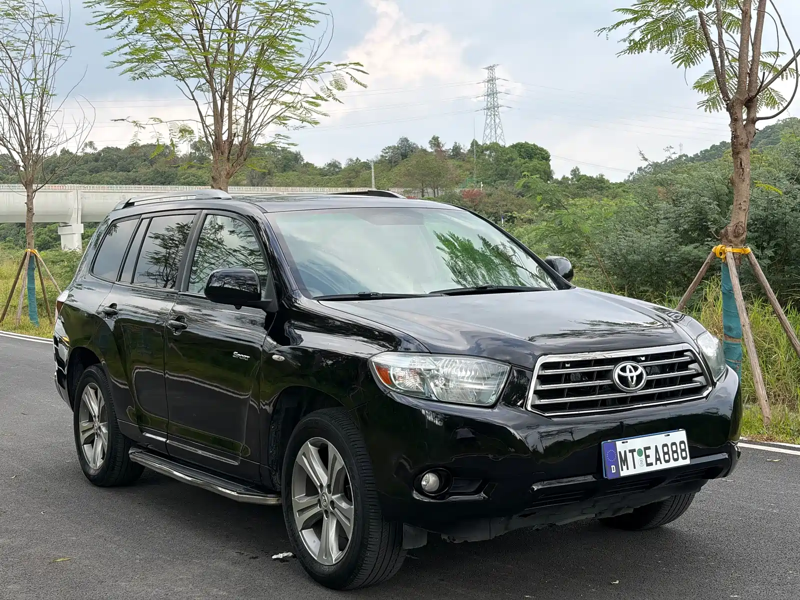 Photo 3 - Toyota Highlander