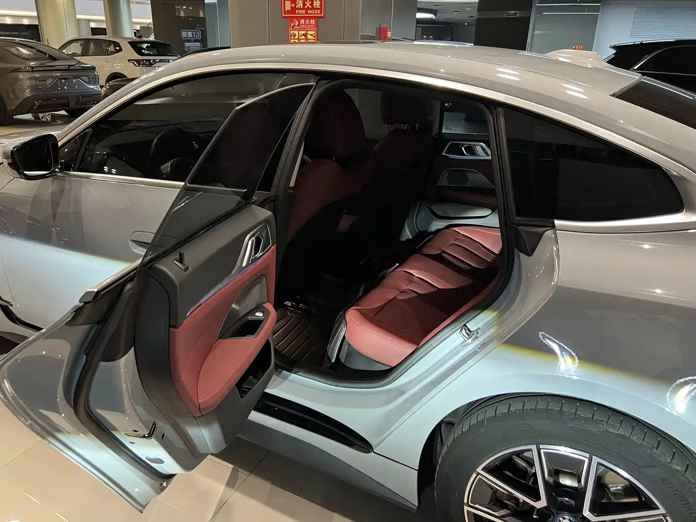 BMW i4 2023 eDrive35 фото 11