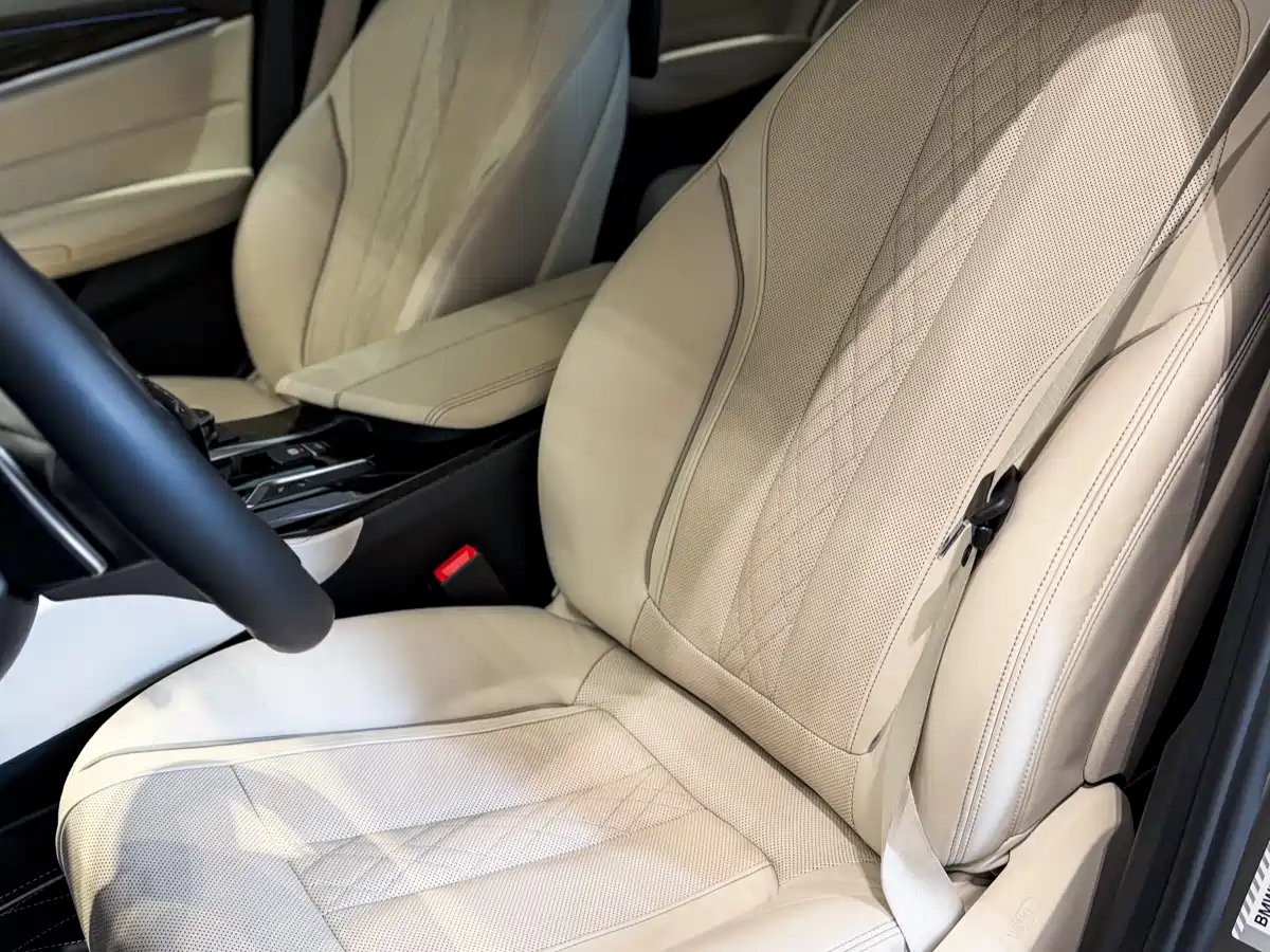 BMW 5 Series 2018 540Li Executive Version фото 12