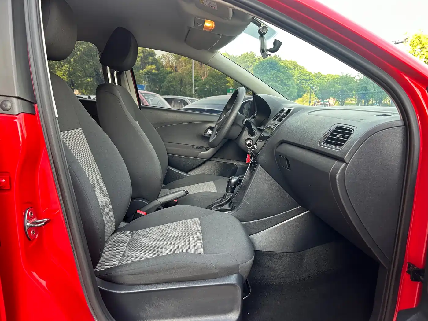 Volkswagen Polo 2018 1.5L Auto Safe Drive фото 6