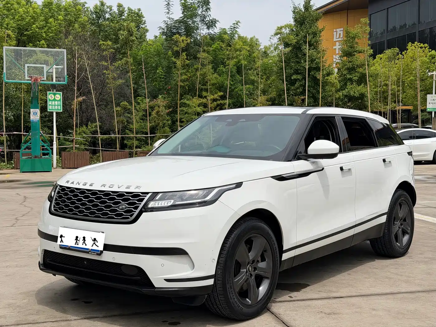 Photo 1 - Land Rover Range Rover Velar