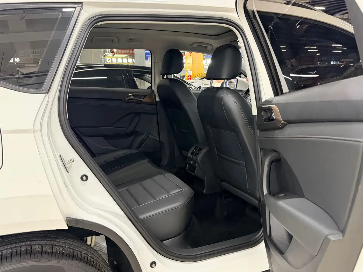Volkswagen Tharu 2022 280TSI FWD Luxury Edition фото 11