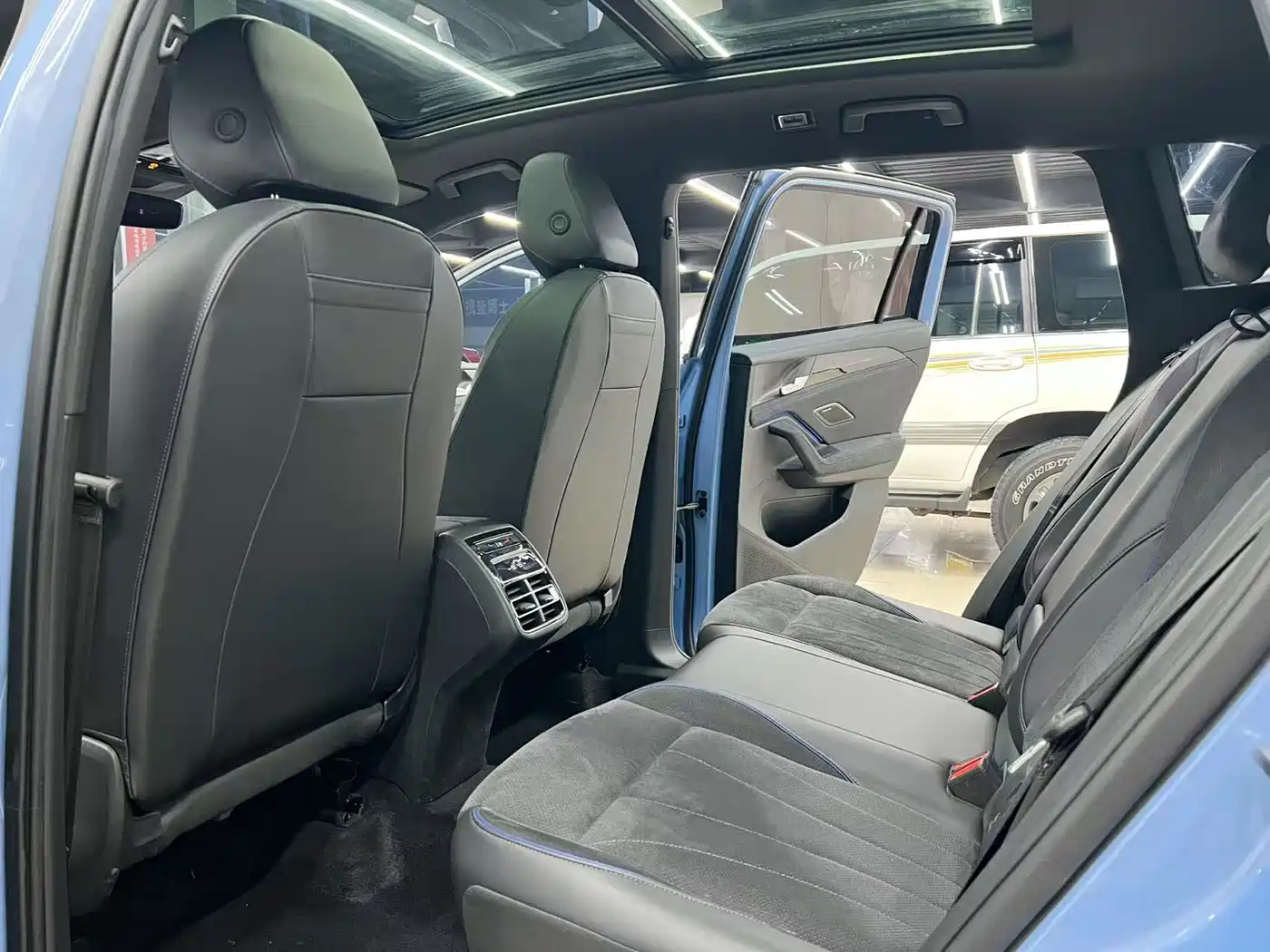 Volkswagen Tiguan L 2024 PRO 380TSI 4WD R-Line Premium Edition фото 7