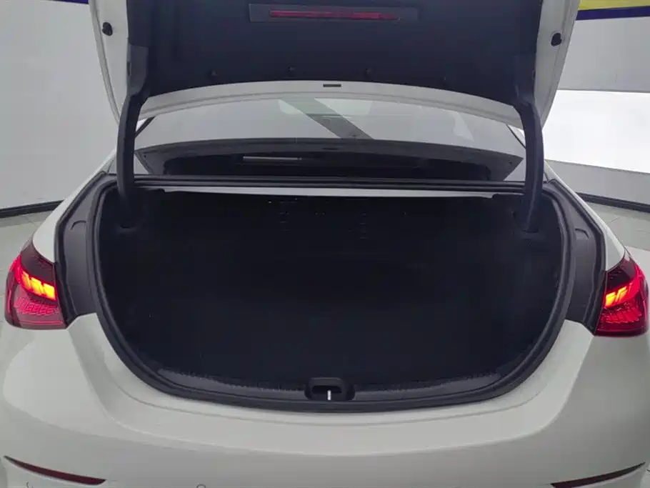 Mercedes-Benz C-Class 2024 C 200 L Sport Edition фото 4