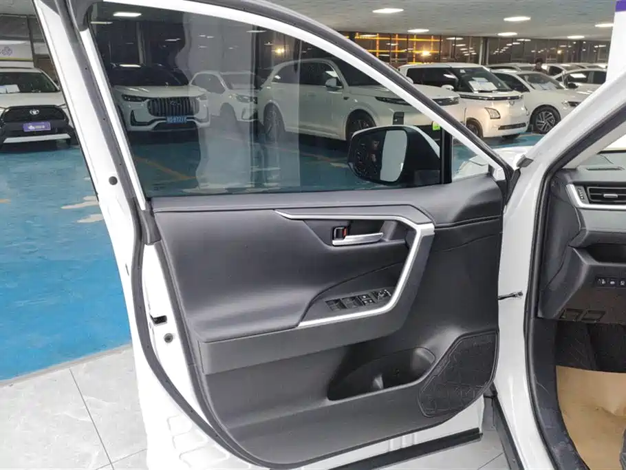Toyota RAV4 Rongfang 2022 2.0L CVT 2WD Trend Plus Edition фото 7